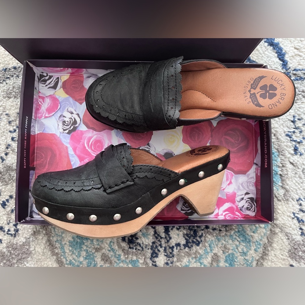 Lucky Brand Black Leather Star and Studded Women’s Shoe